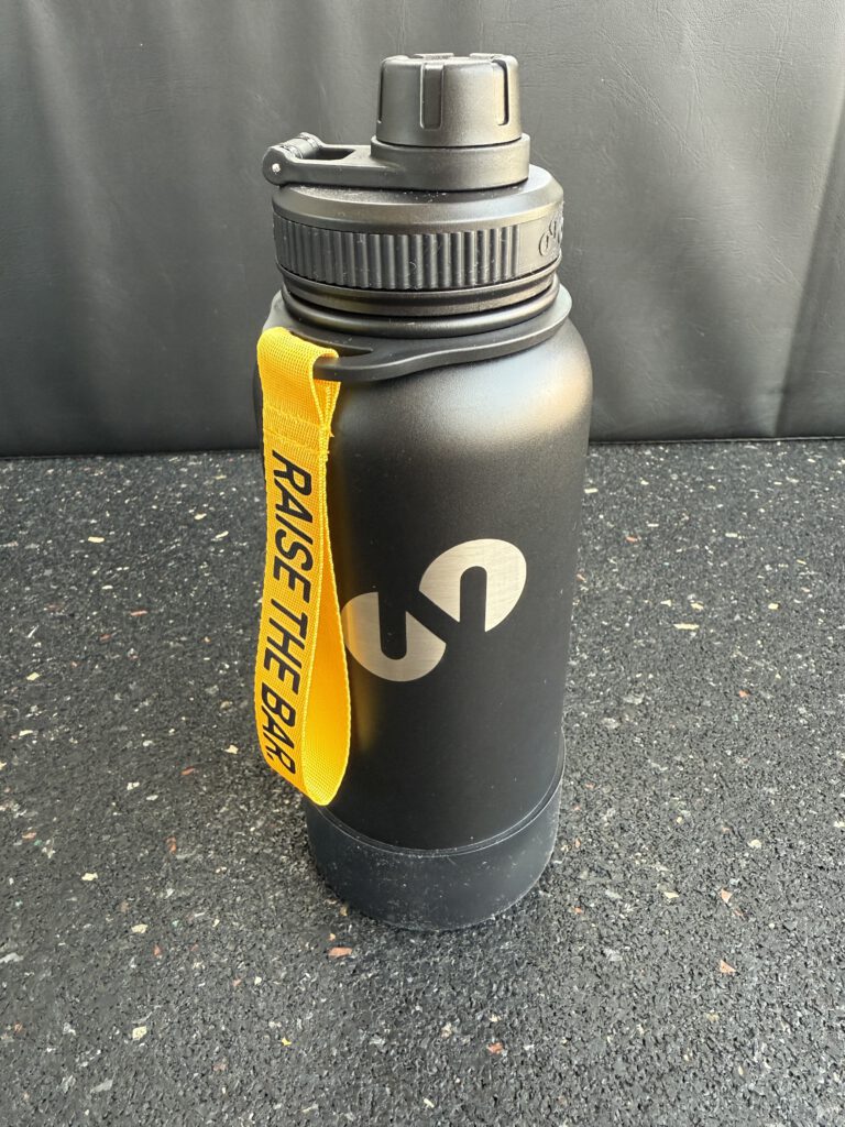 Barbell Jack Trinkflasche von ONO Test und Erfahrungen Trageschlaufe