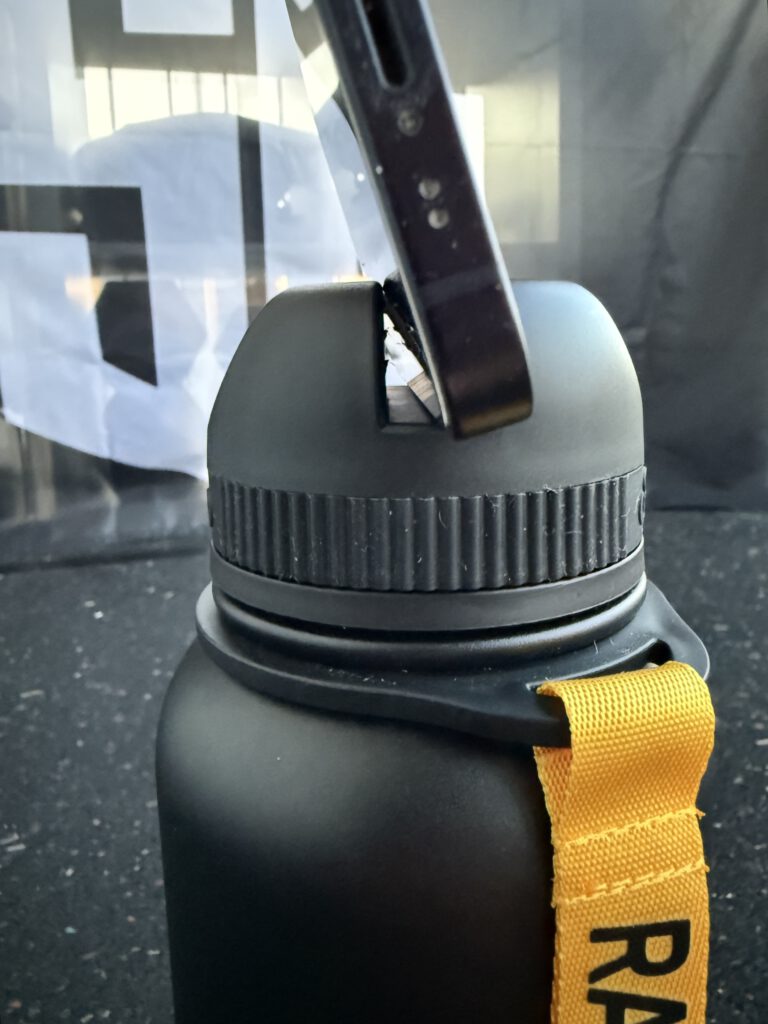 Barbell Jack Trinkflasche von ONO Test und Erfahrungen Handyhalterung