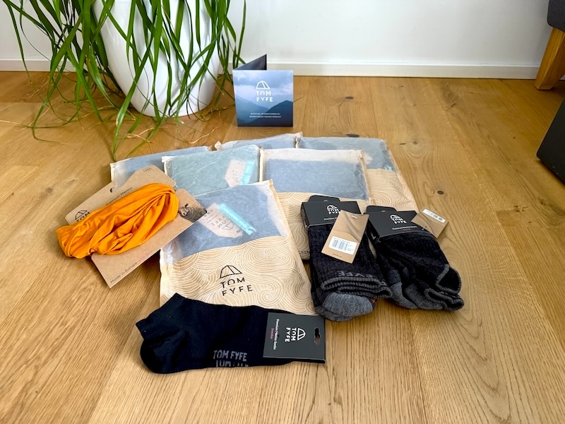 TOM FYFE Produkttest – vollständiger Lieferumfang. Übersicht aller getesteten TOM FYFE Produkte – Lieferumfang noch in Originalverpackung.