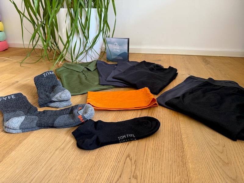 TOM FYFE Funktionskleidung im Test – Lieferumfang der Produkte. TOM FYFE Test – kompletter Lieferumfang der getesteten Merino Funktionskleidung