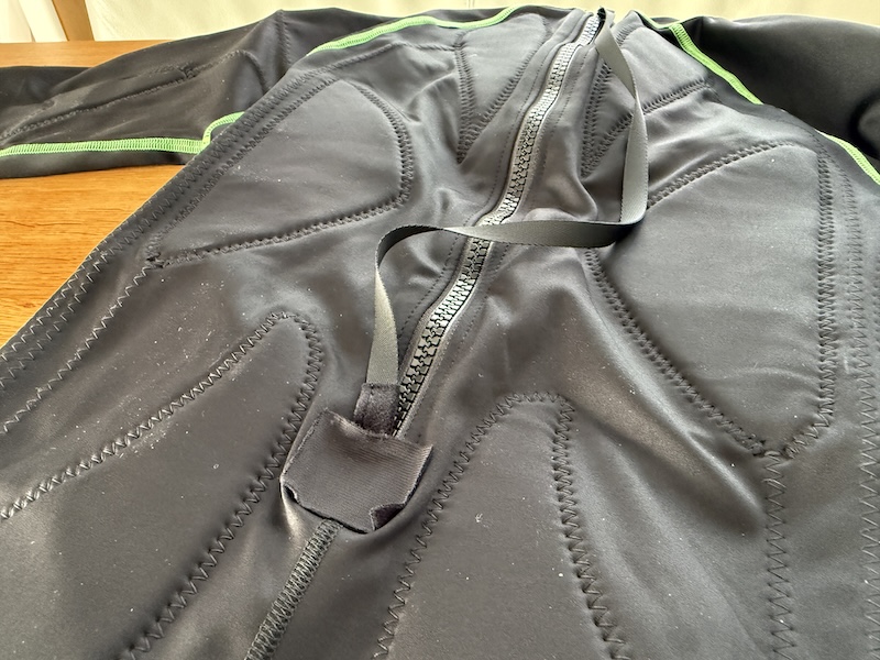 Eaglefit EMS Connect im Test – EMS-Training flexibel zuhause & unterwegs 8 Reißverschluss am Eaglefit EMS Connect Anzug