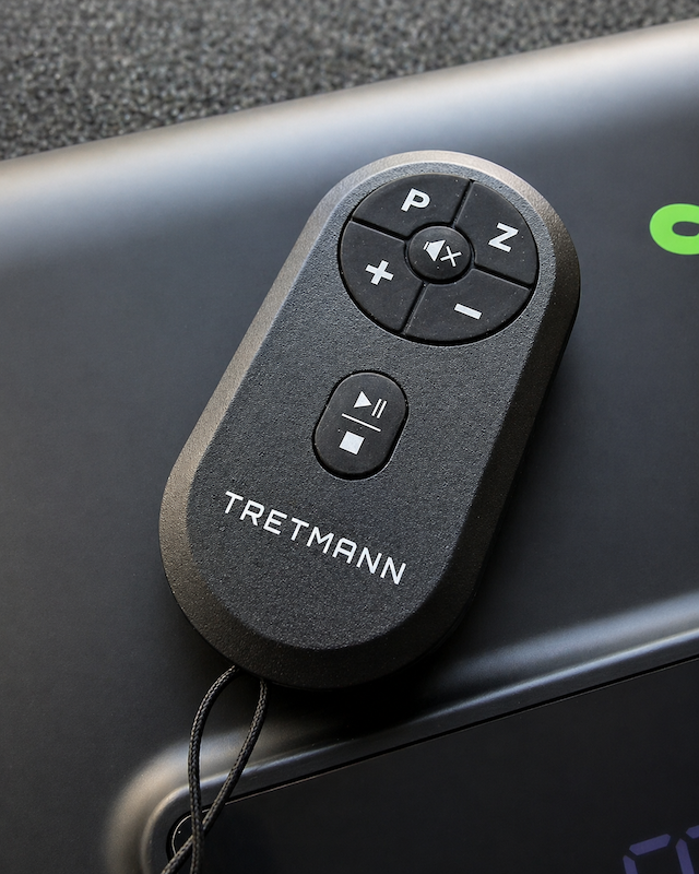 Tretmann Walking Pad Test: Unser Praxisbericht nach 4 Wochen 4 Tretmann Walking Pad Test Fernbedienung im Detail