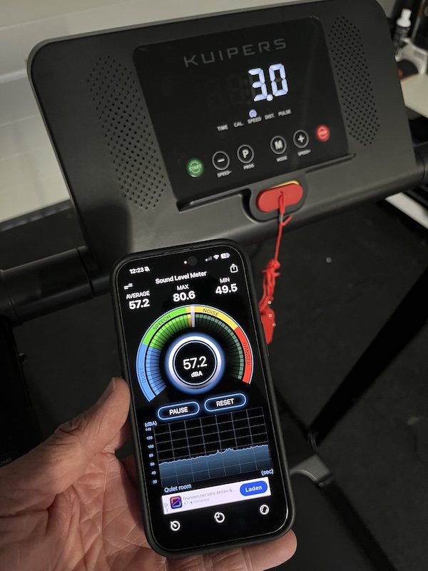 Kuipers R4 Laufband im Test: Ehrliches Fazit nach 4 Wochen 7 Kuipers R4 Lautstärke-Messung: Sound-Level-App zeigt Dezibel-Wert bei laufendem Band